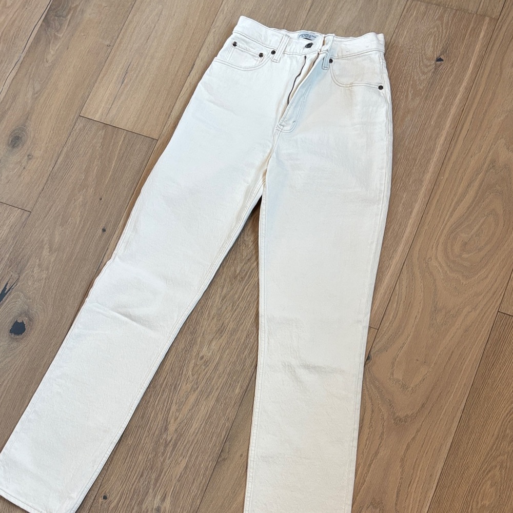 Abercrombie & Fitch The 90’s Straight Ultra High Rise Jeans